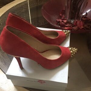 Beautiful red pumps w/ gold detailing
